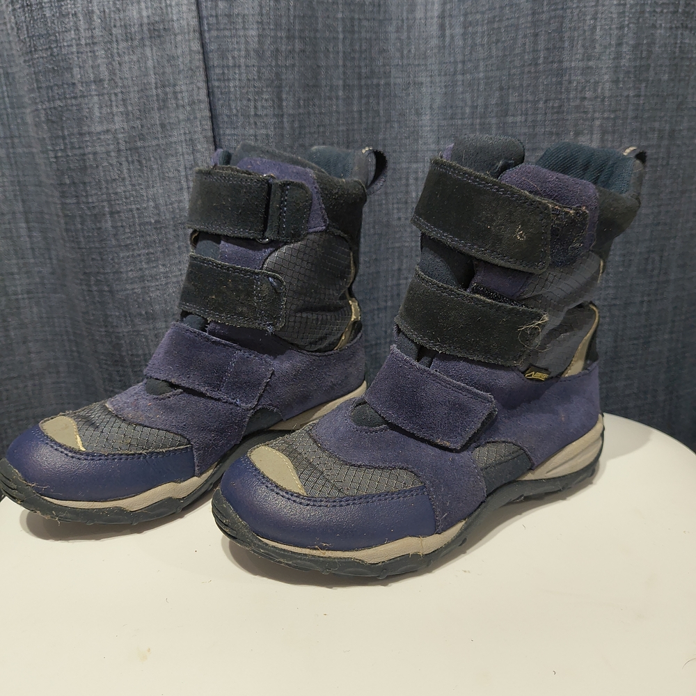 Clarks Kids Navy and Black Snow Boots